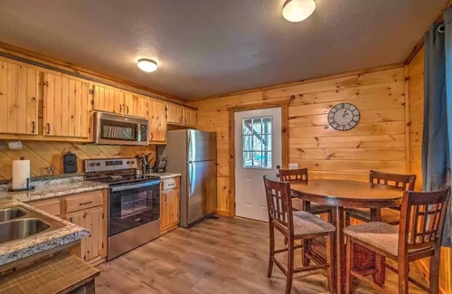 Mineral Bluff Cabin | Pet Friendly Creekside Cabin w/Hot Tub & Fire Pit!