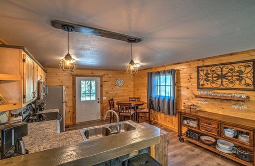 Mineral Bluff Cabin | Pet Friendly Creekside Cabin w/Hot Tub & Fire Pit!