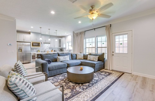 Greater Fondren Southwest Condo | Pet-Friendly Duplex Unit in Southwest Houston