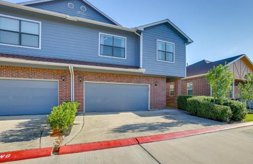 Greater Fondren Southwest Apartment | Pet-Friendly Duplex Unit in Southwest Houston