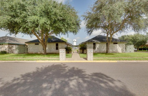 Edinburg Apartment | Pet-Friendly Edinburg Apartment with Pool Access!