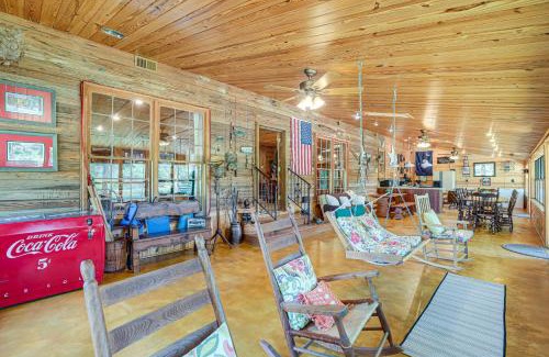 Ruffin House | Pet-Friendly Ehrhardt Home with Private Pond and Yard!