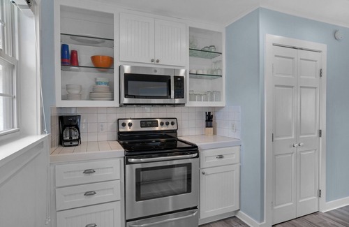 Miramar Beach Cottage | Pet Friendly Elevated Cottage-1 Block 2 Beach-Pool