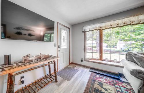 Pymatuning Central House | Pet-Friendly Espyville Home with Yard and Fire Pit!