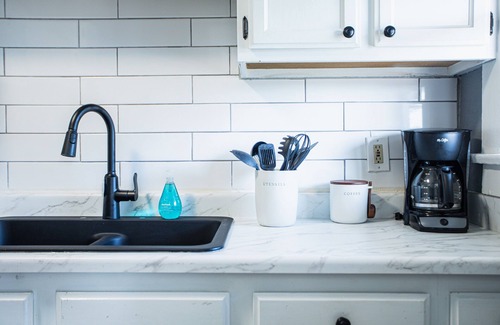 Willmore Apartment | Pet-Friendly Extended Stay with Parking, mins. to Beach and Downtown Waterfront