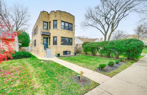 Evanston Apartment | Pet-Friendly Family Apartment - Near NU Campus!