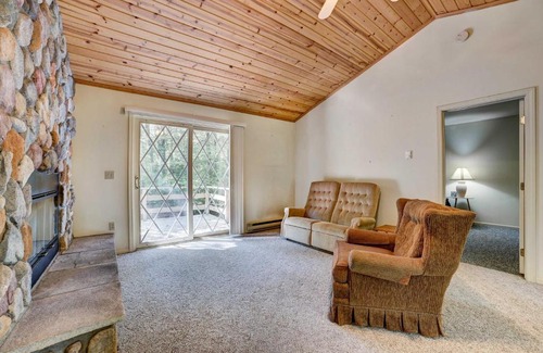 Michaywe House | Pet-Friendly Gem Hike, Fish and Golf in Gaylord