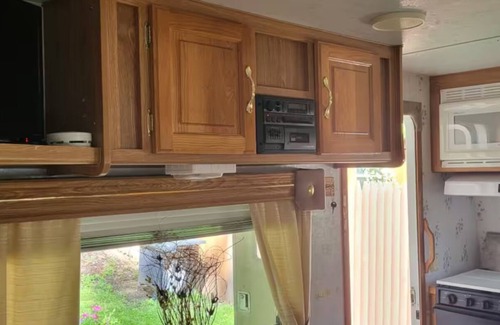 Town of New Baltimore House | Pet Friendly Glamping Hot Tub Fire Pit Patio