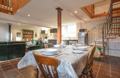 Villiers-Fossard House | Pet friendly home in Villiers-Fossard