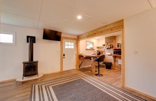 Hillsgrove House | Pet-Friendly Hillsgrove Cabin with Community Perks!