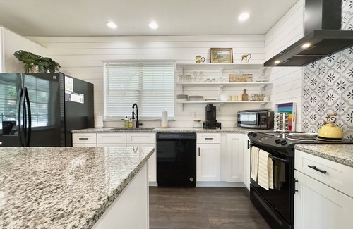Historic District House | Pet Friendly Historic Downtown Bungalow with Fenced In Yard!