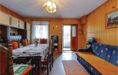 Breze Apartment | Pet Friendly Home In Breze With Wifi