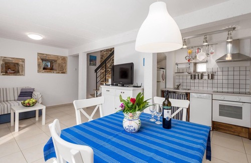 Brzac House | Pet friendly home in Brzac with WiFi