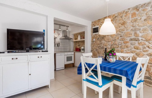 Brzac House | Pet friendly home in Brzac with WiFi