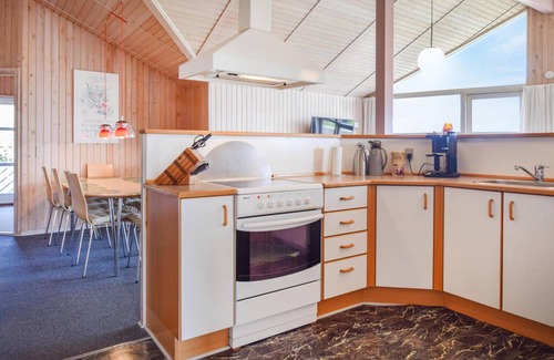Østerskov House | Pet friendly home in Humble with WiFi