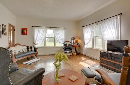 Sheldon House | Pet-Friendly Home Patio and Yard in Sheldon