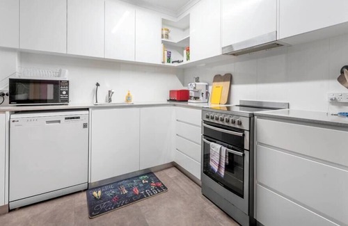Watson Apartment | PET FRIENDLY HOME // POOL & PARKING// TENNIS COURT