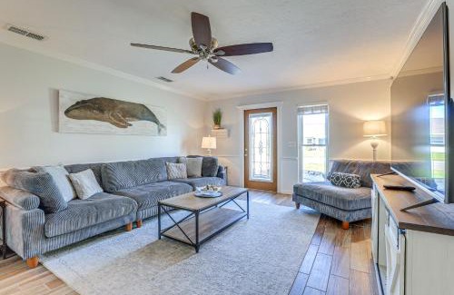 Shore Acre Heights House | Pet-Friendly Home with Heated Pool in Bradenton