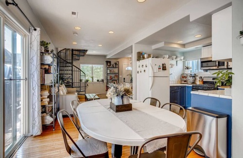 Speer House | Pet Friendly I Hip home in Baker I 5-star Location