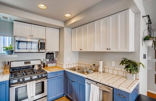 Speer House | Pet Friendly I Hip home in Baker I 5-star Location