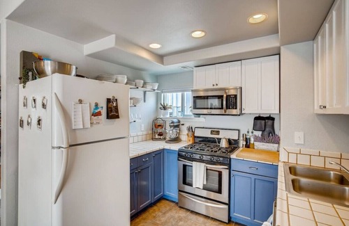 Speer House | Pet Friendly I Hip home in Baker I 5-star Location