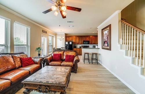 Las Colinas House | Pet-Friendly Irving Townhome w/Patio + Grill!