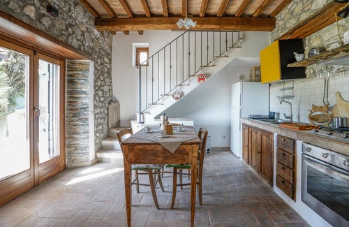 Campiglia d'Orcia House | Pet friendly home in Campiglia D'orcia