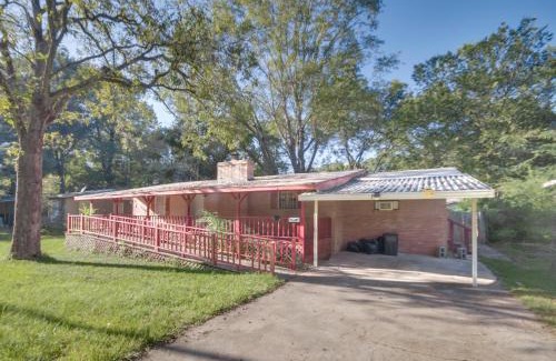 Jackson House | Pet-Friendly Jackson Home with Large Fenced Yard!