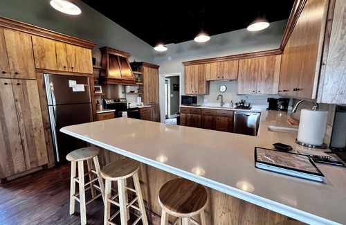 Winterville House | Pet friendly lakefront home with boat ramp~ The Overlook at Bachelor Bend