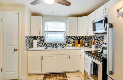 Lake Somerset House | Pet-Friendly Lakeland Escape w/Private Pool!