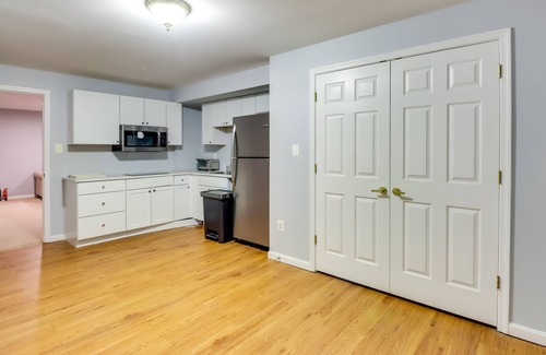 Seabrook House | Pet-Friendly Lanham Getaway w/Community Pool!