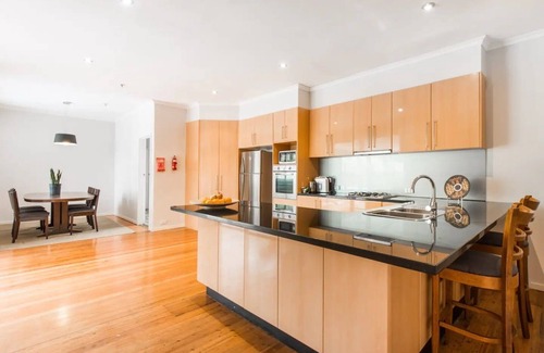 Glen Iris House | 🐶 PET FRIENDLY : Large 5bd,3bth,pool,public transport .🐶