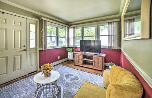 Latham House | Pet-Friendly Latham Retreat about 7 Mi to Albany!