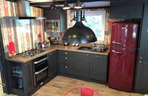 New Forest District Cabin | Pet Friendly Lodge - Sleeps6 - Long Stay Discount
