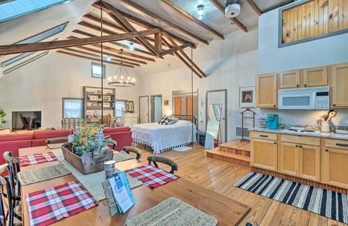 Bemus Point Apartment | Pet-Friendly Loft Vacation Rental w/Fire Pit!