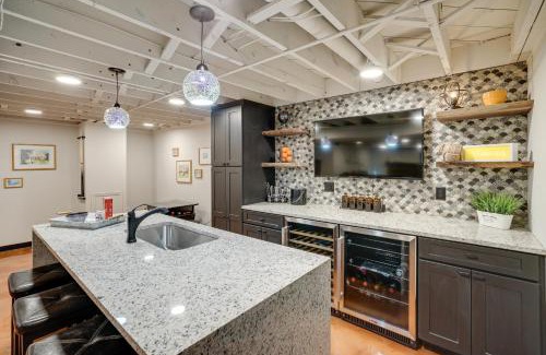 Southwest Minneapolis House | Pet-Friendly Minneapolis Home about 8 Mi to Downtown!