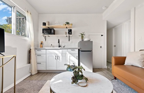 Des Moines Apartment | Pet Friendly Modern living space blocks from the Puget Sound.