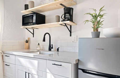 Des Moines Apartment | Pet Friendly Modern living space blocks from the Puget Sound.