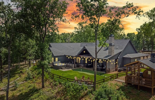 Ranger Cabin | Pet Friendly, New Construction/Mtn Views/Hot Tub/Game Room/Outdoor Kitchen