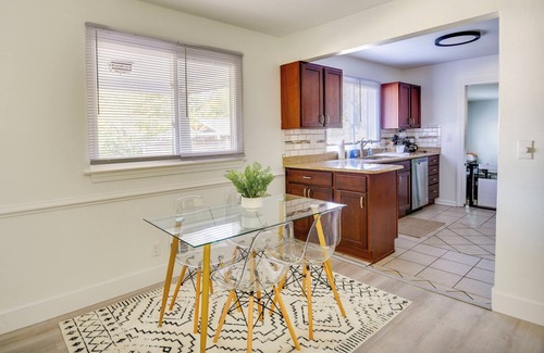 Norfolk - Virginia Beach House | Pet-Friendly Norfolk Retreat ~ 7 Mi to Beach!