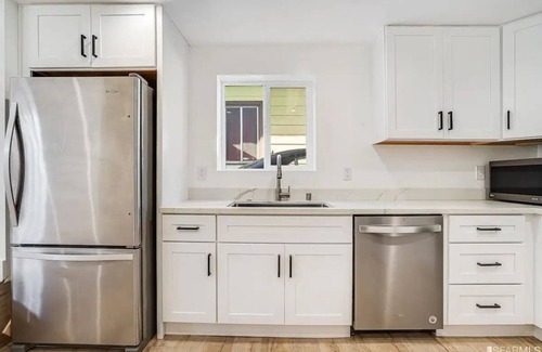 Longfellow Apartment | Pet-Friendly North Oakland Sanctuary