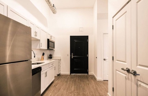Central Northside House | Pet Friendly North Shore Studio w/Fitness Center