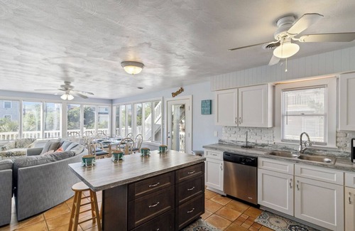 Carolina Dunes House | Pet-friendly oceanside Duck home w/private pool & hot tub!