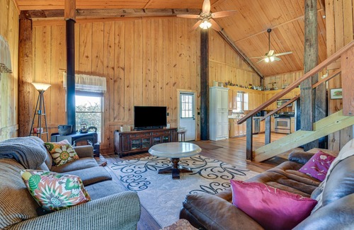 Enterprise Cabin | Pet-Friendly Opp Vacation Rental w/Spacious Deck!