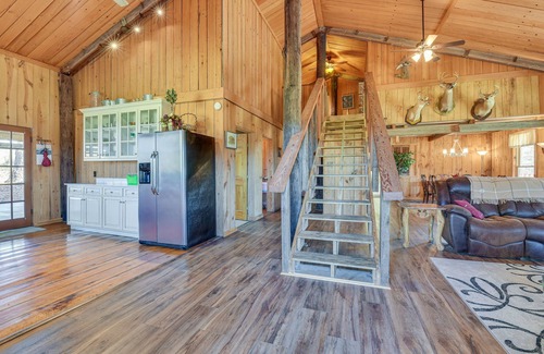 Enterprise Cabin | Pet-Friendly Opp Vacation Rental w/Spacious Deck!