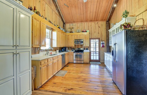 Enterprise Cabin | Pet-Friendly Opp Vacation Rental w/Spacious Deck!
