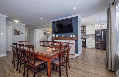 West End House | Pet-Friendly Paradise with Hot Tub & More!