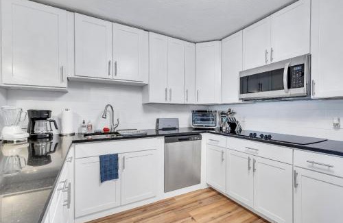 North Central Hollywood House | Pet Friendly Pool Home in Hollywood 8 min to Beach