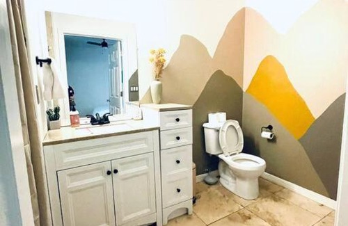 Nob Hill Villa | Pet Friendly! Private retreat in Nob Hill