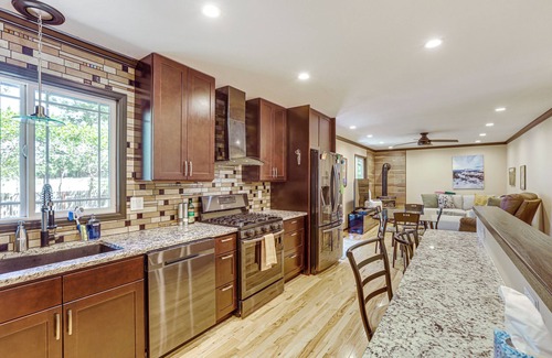 Aurora House | Pet-Friendly Retreat w/ Fenced Yard in Aurora